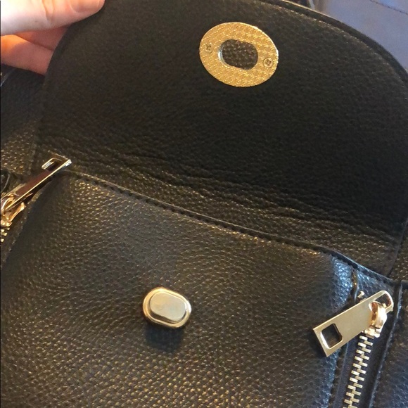 Black backpack - Picture 5 of 5